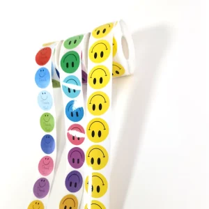 Eco Friendly Waterproof Paper 1 Inch Yellow Smiling Face Adhesive Stickers 500PCS Roll for Candy Gift Craft Packaging